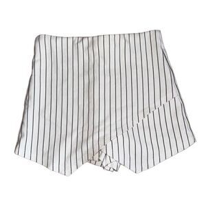 ❤️‍🔥Owl Fish Juniors Pin Striped White Mini Skort - Size Small Fits like XS